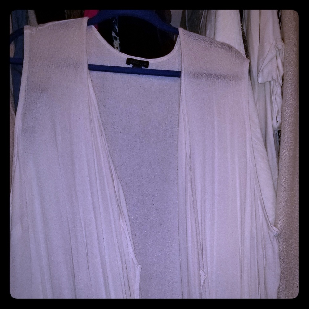 Sleeveless knit jacket